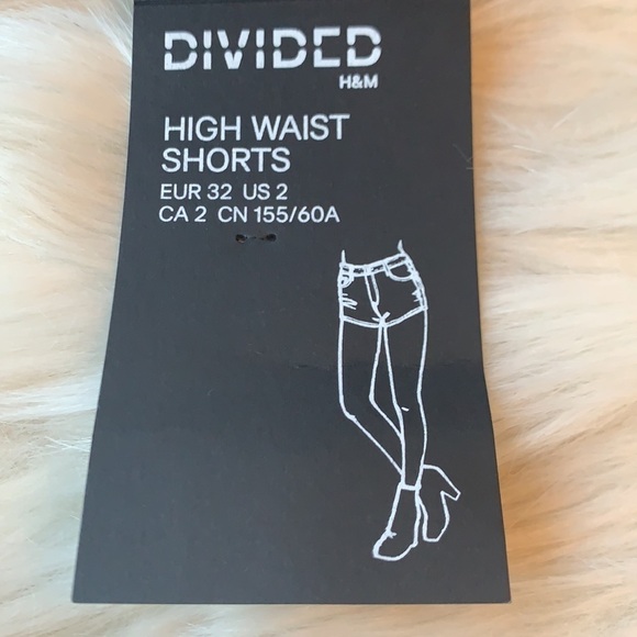 H&M Divided Burgundy Denim Jean Shorts Size 2 NWT - Picture 6 of 7